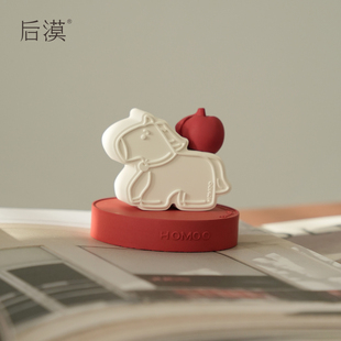 Homoo后漠原创设计可爱马扩香石礼盒汽车摆件春节情人节马年礼物