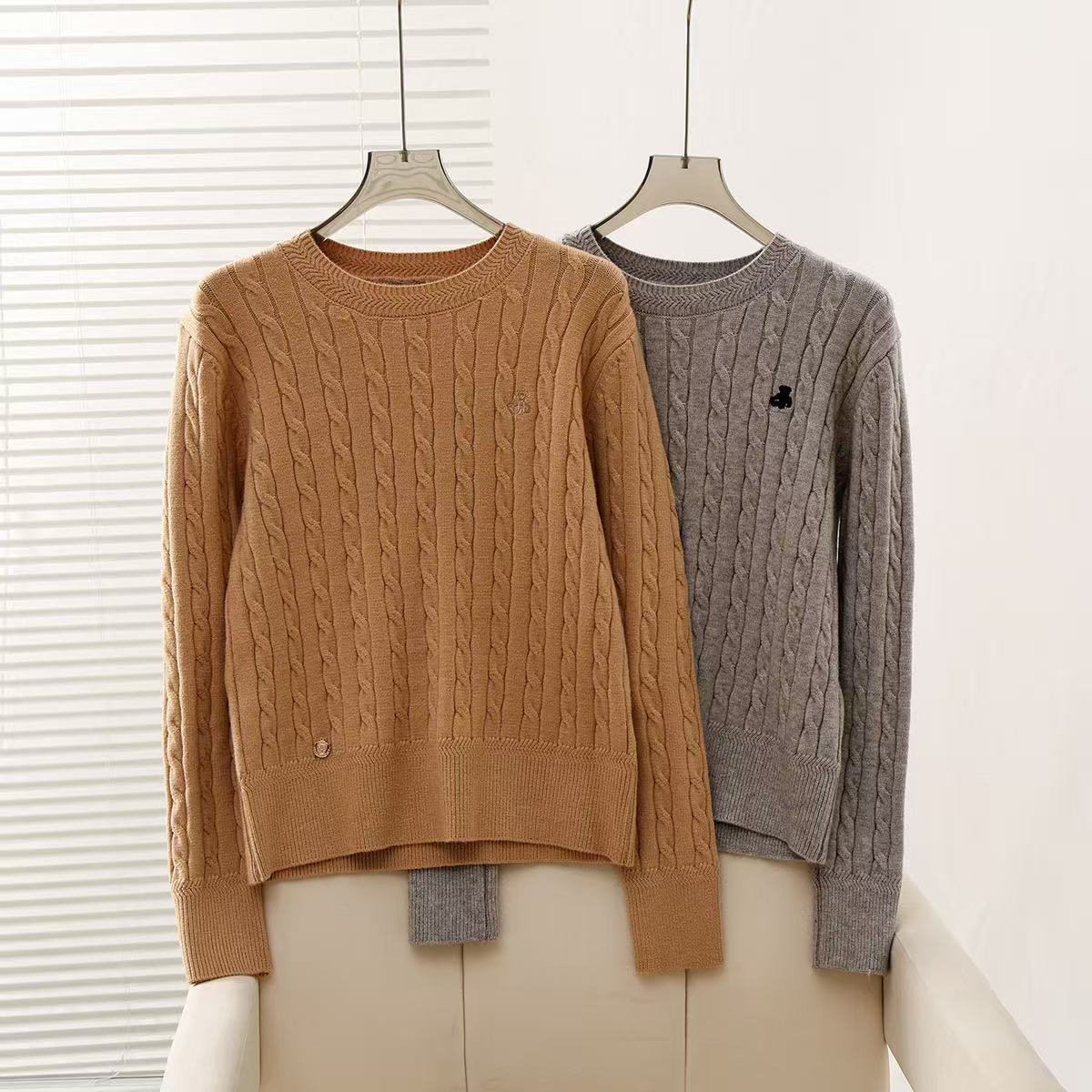 2025秋冬新款女装学院风休闲圆领绞花针织衫套头毛衣TTKW244T01W