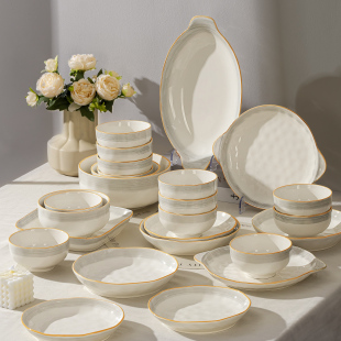 碗盘套装家用2025新款高颜值釉下彩陶瓷餐具套装碗筷碗碟结婚礼物