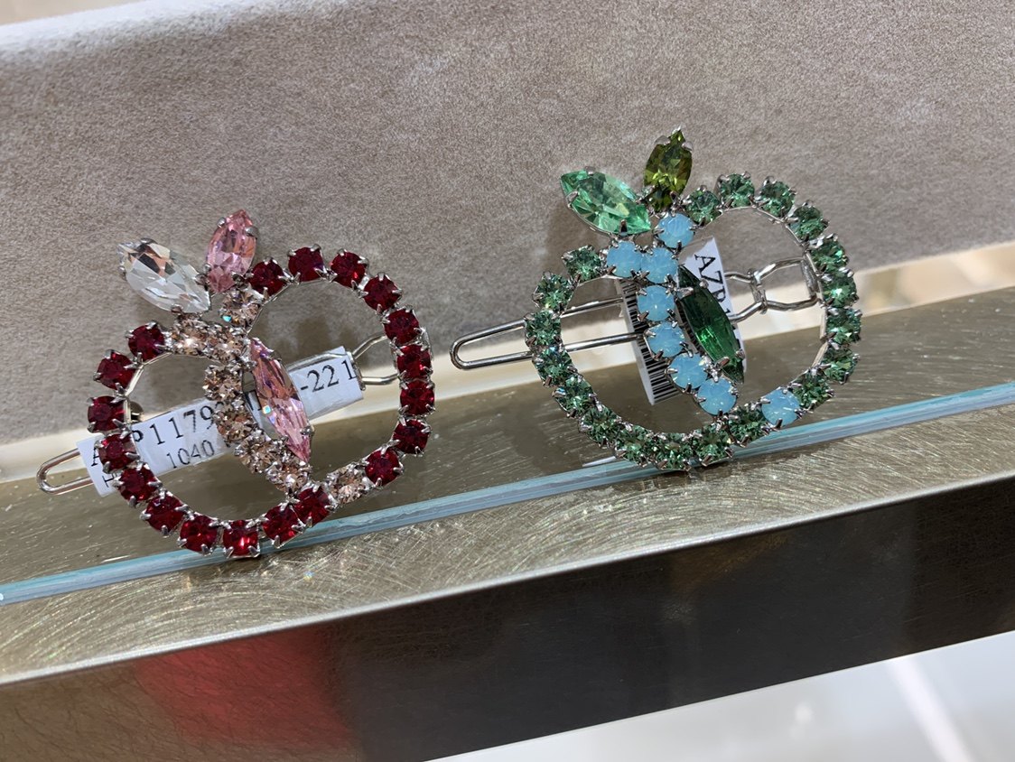 alexandrezouari亚历山大施华利发饰精致红绿水钻苹果金属边夹2色