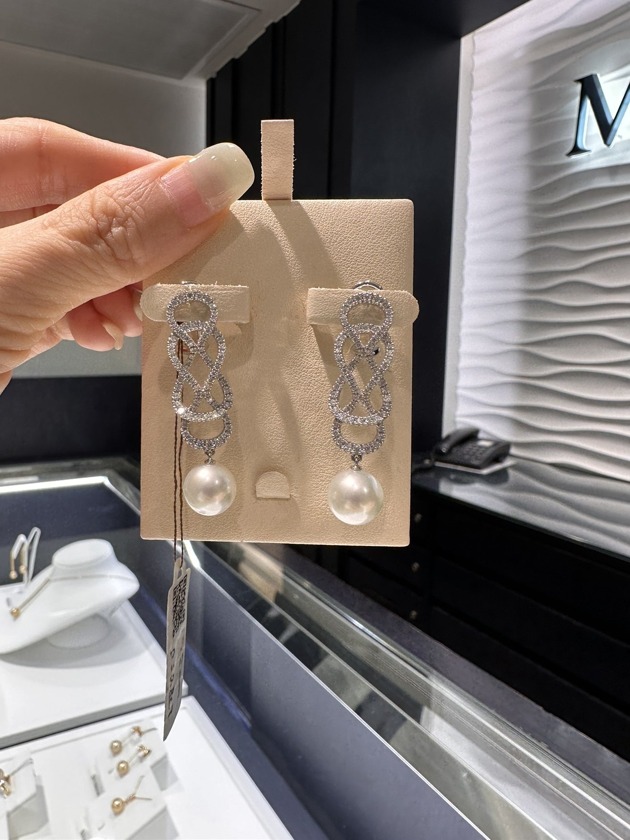 香港MIKIMOTO御木本18k白金钻石如意系列中国结吉祥女耳环10.2mm