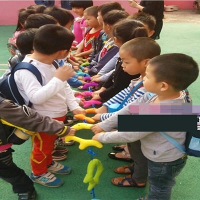 走步绳绳子室外牵手教师儿童托管游戏孩子牵引绳过马路手环的团体