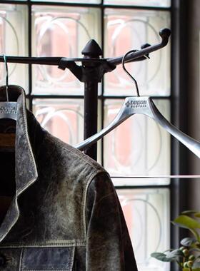 日本dulton 铸铝金属衣架美观耐摔经久耐用直播间试衣间用厚衣架