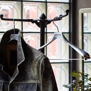 日本dulton 铸铝金属衣架美观耐摔经久耐用直播间试衣间用厚衣架