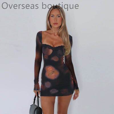 方领花边拼接修身显瘦长袖包臀裙