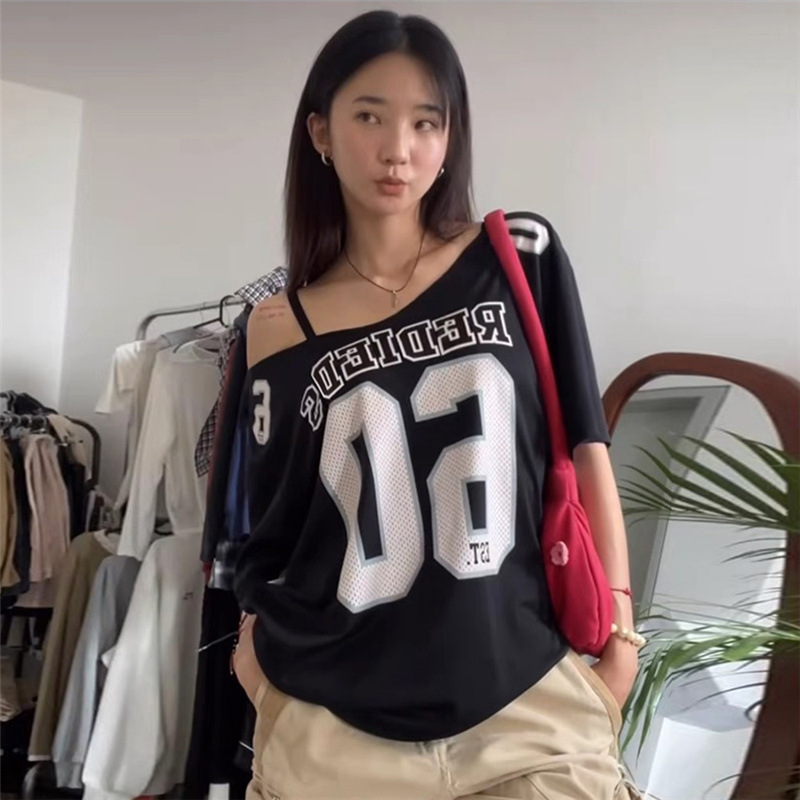 字母印花斜领短袖宽松T恤女
