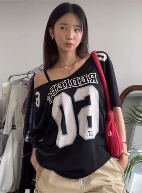 Printed short sleeved loose T-shirt字母印花斜领短袖宽松T恤女