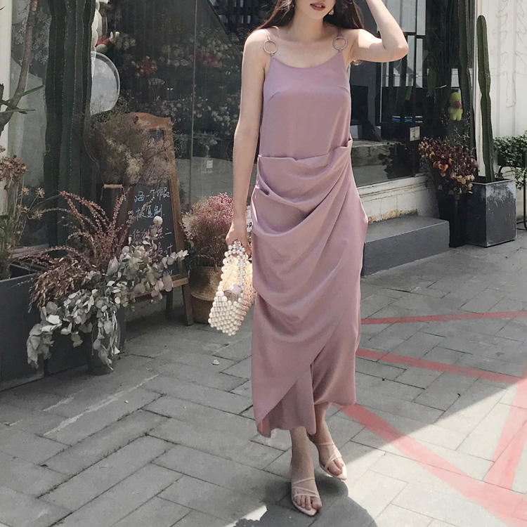 独家进口绉缎立体褶皱吊带连衣裙