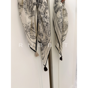 RUBBIT CHIC 2026 素描黑白色 时髦百搭双面披肩方巾