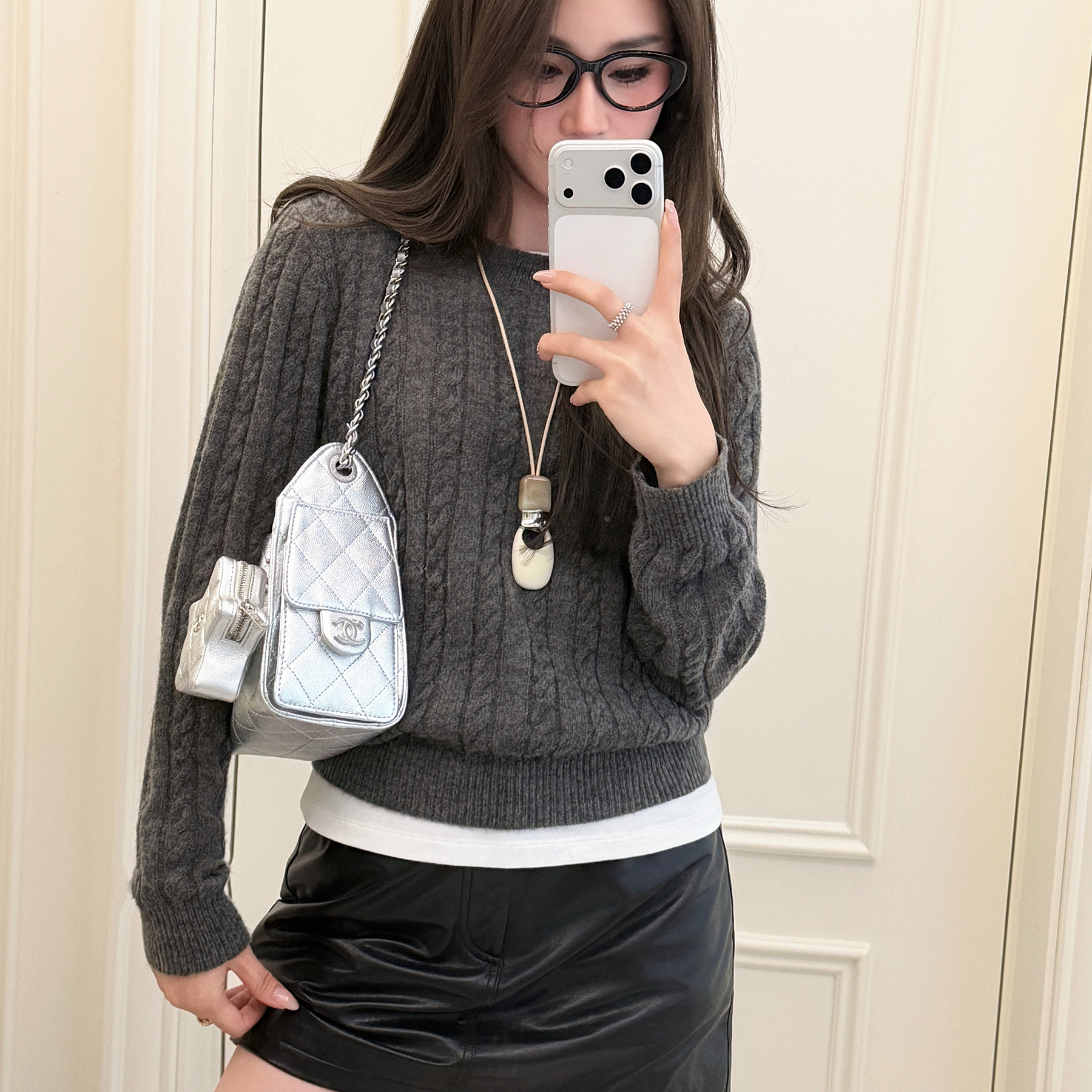 RUBBIT“高原的温暖礼物”轻奢温暖牦牛绒气质灰色圆领绞花毛衣女