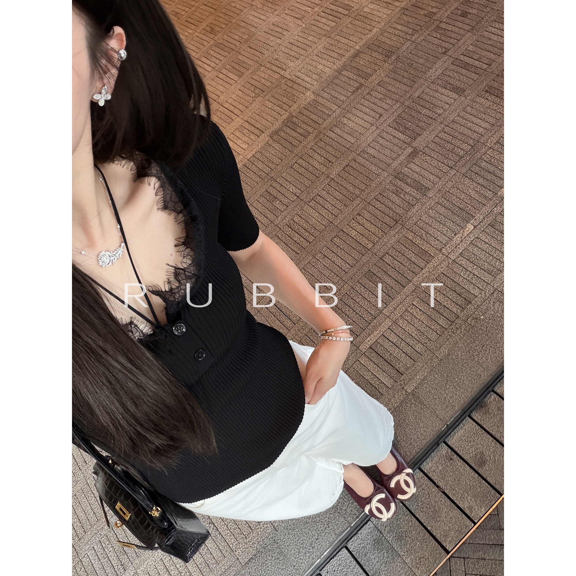 RUBBIT CHIC"黑睫毛"蕾丝显瘦u领气质款针织短袖上衣