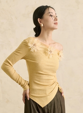 云知秋冬款不规则长袖针织衫黄色精品女装一字肩立体收腰显瘦上衣