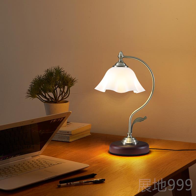 高档欧式复古装饰木护眼台宿舍书房灯实轻书桌卧室床头灯奢感正品