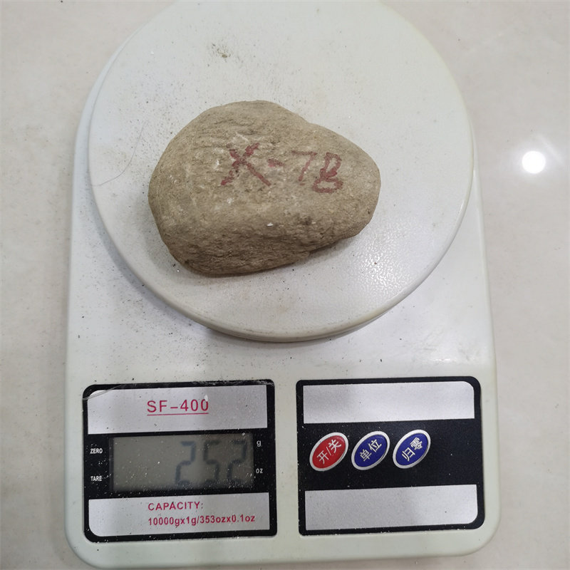 莫西沙老坑翡翠原石新人练手蒙料