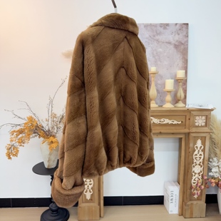 珞媄「复古鎏金」中长款 斜排工艺翻领宽松水貂皮9621