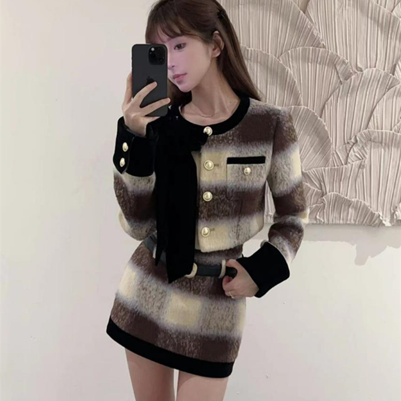 气质名媛小香风套装女秋冬高级感格纹呢子短外套高腰半身裙两件套