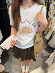 牛角包小版型短袖t恤女2026夏新款宽松显瘦卡通图案设计感上衣潮