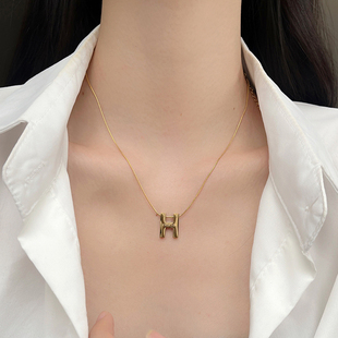 H字母项链2024新款 轻奢小众钛钢不掉色锁骨链气质高级感颈链 爆款