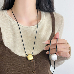 毛衣链高级感颈链锁骨链配饰 拉丝方块黑绳项链女长款 2024新款 爆款