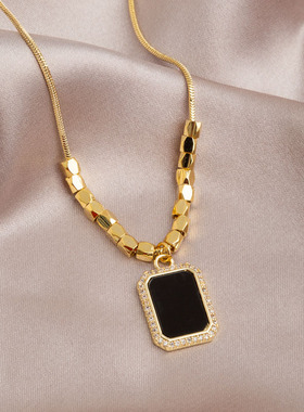 项链女黑色方牌几何锁骨链轻奢小众设计气质高级感毛衣链颈链配饰
