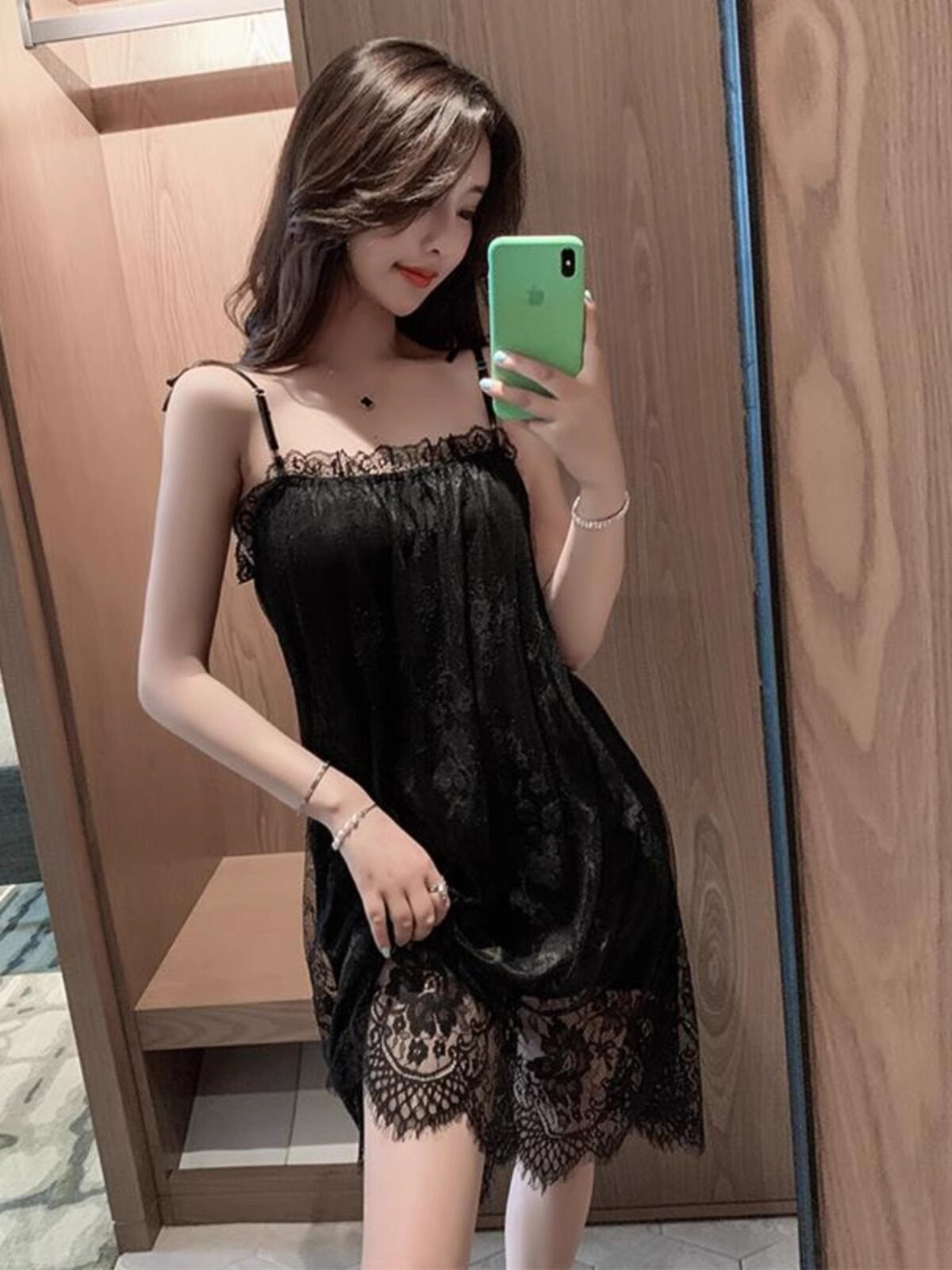 吊带睡裙女夏季睡衣冰丝绸性感黑色网纱大码蕾丝低胸裙子春家居服