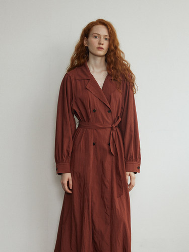 长款插肩袖褶皱肌理感薄风衣