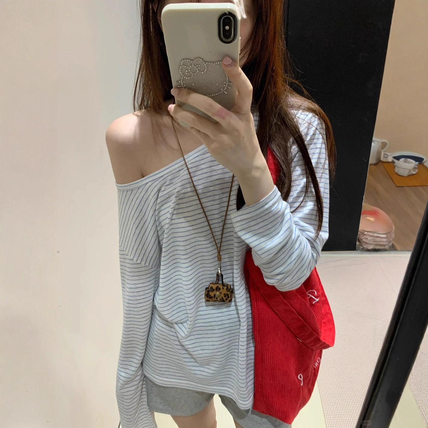温柔慵懒chic斜肩条纹长袖T恤女春秋休闲宽松露肩上衣防晒空调衫