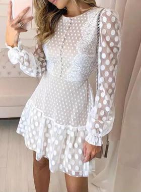 Wavelet point splicing lace long sleeved dress