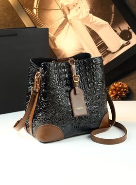 2025新款真皮水桶包女高级感百搭通勤包牛皮单肩斜挎女包轻奢小众