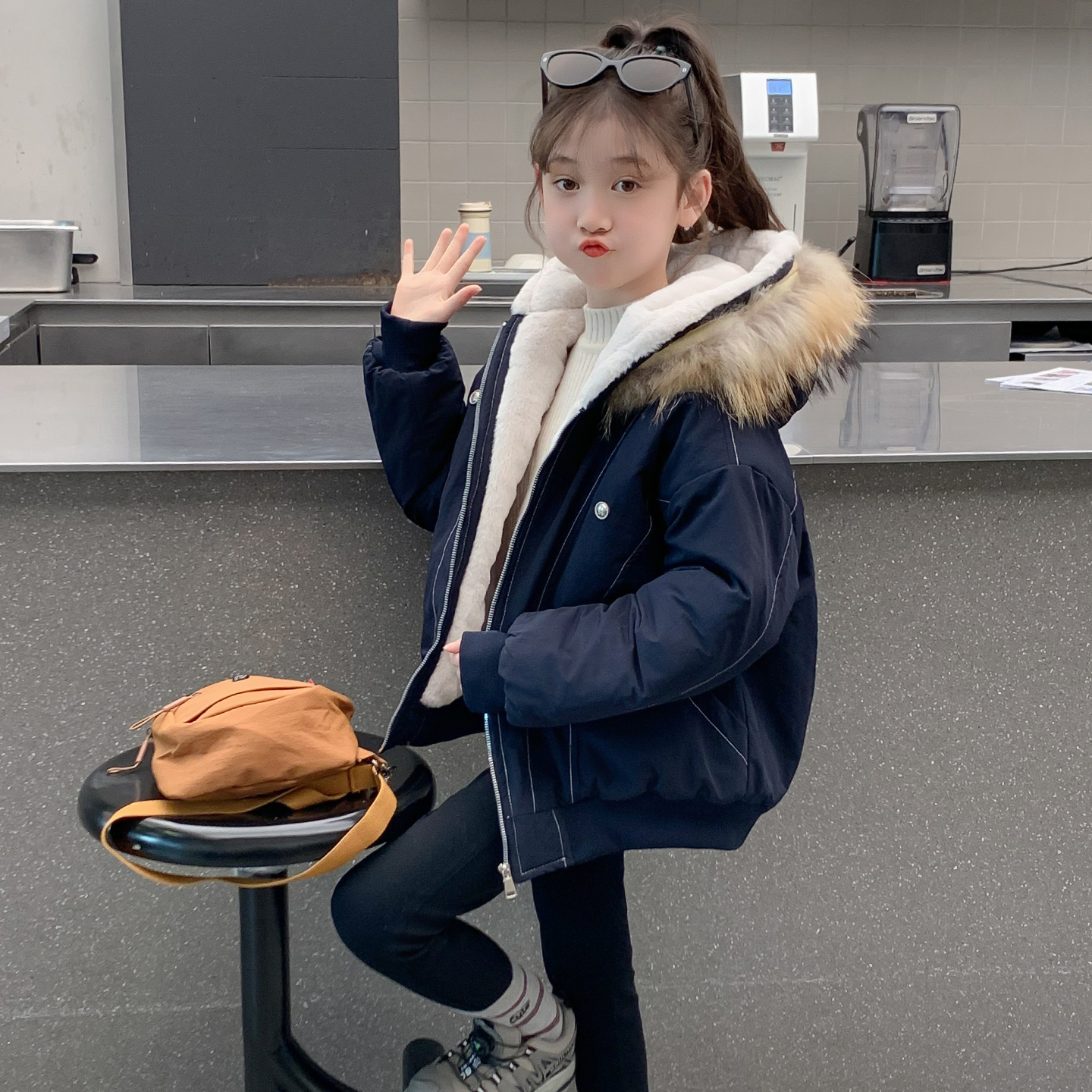 女童冬装羽绒服2025新款儿童网红洋气爆款白鸭绒外套女孩冬季时髦