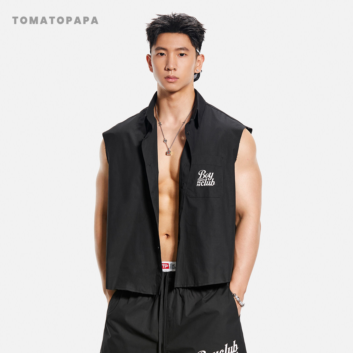 TOMATOPAPA无袖衬衫男潮流烫印翻领工装背心字母休闲上衣纽扣开衫 - 实物图