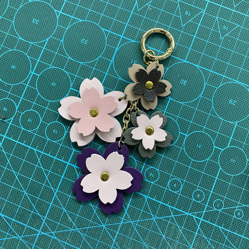 原创钥匙扣毛毛皮匠真皮花朵包挂