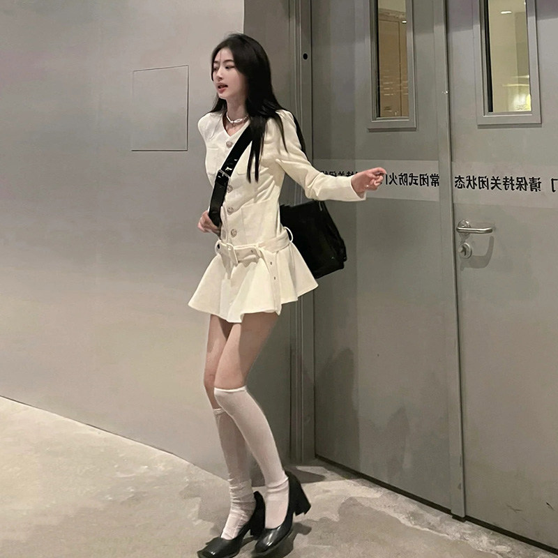 LONG SLEEVE DESIGN SENSE NICHE FRENCH VINTAGE PLEATED SKIRT MILKY WHITE SMALL FRAGRANCE DRESS WOMENS AUTUMN AND WINTER NEW