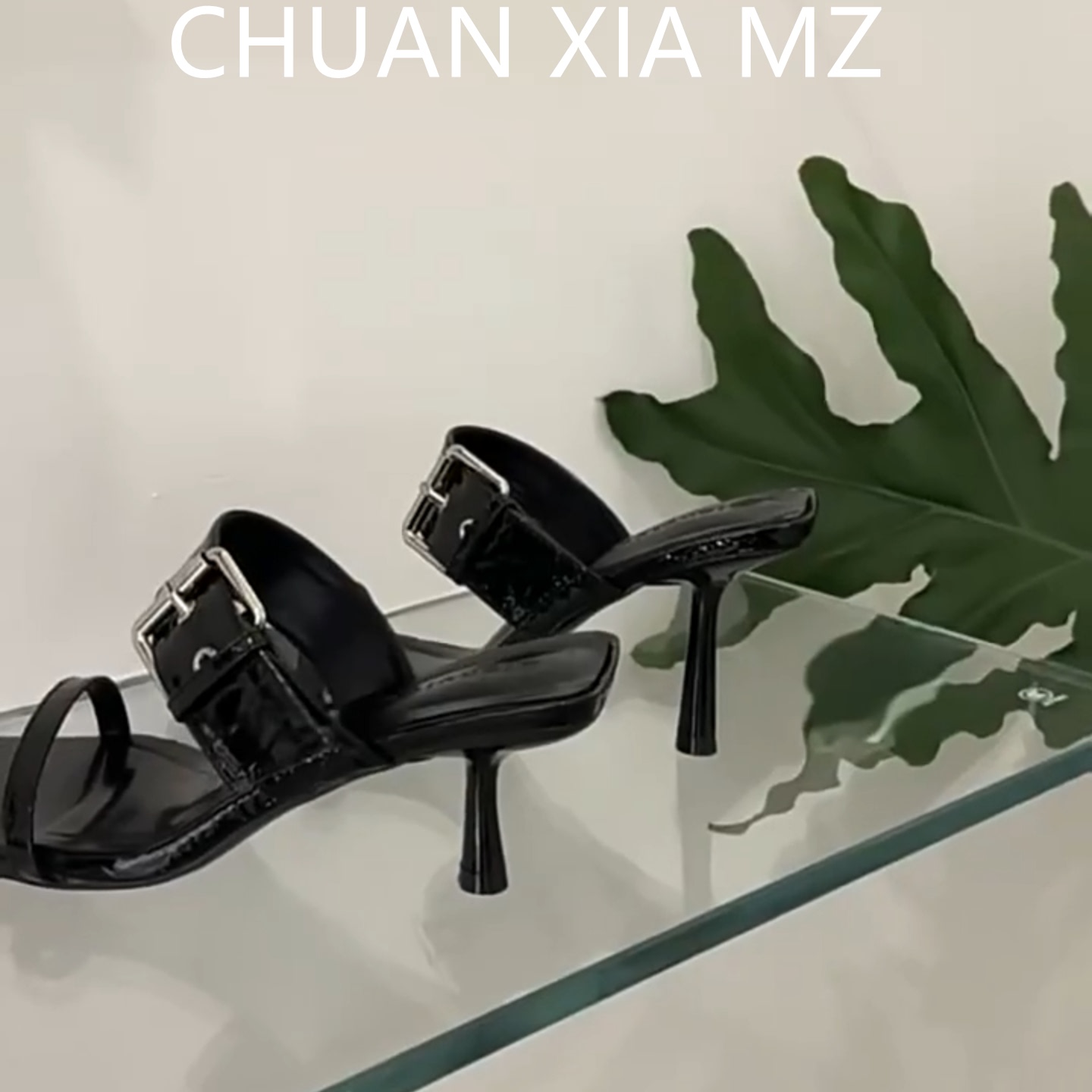 羊皮版~辣妹皮带扣高跟拖