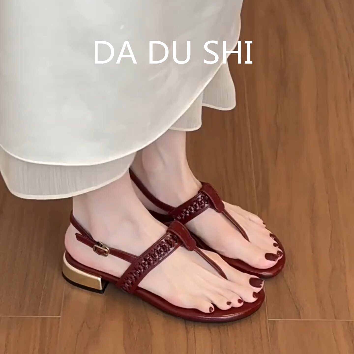 羊皮版~复古风T字扣带凉