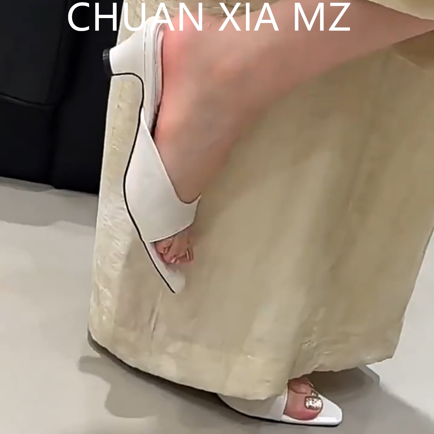 羊皮版·绝美白色粗跟露