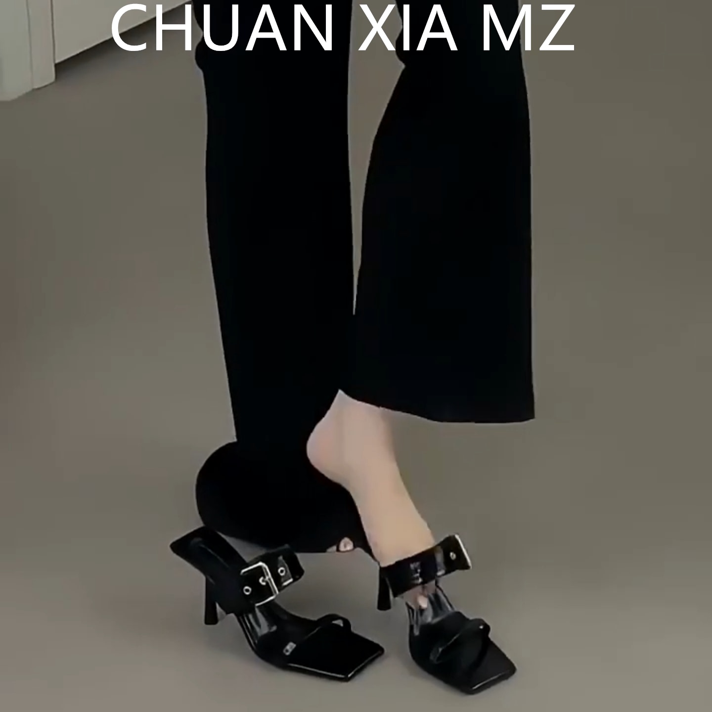 羊皮版~辣妹皮带扣漆皮凉