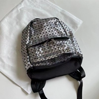 Серебряный, маленький, качественный