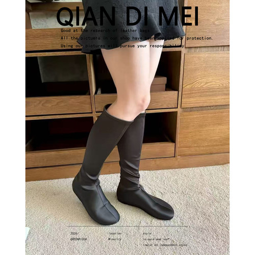 羊皮版~小众设计复古圆头弹力靴女2026新款显瘦长靴平底高筒袜靴