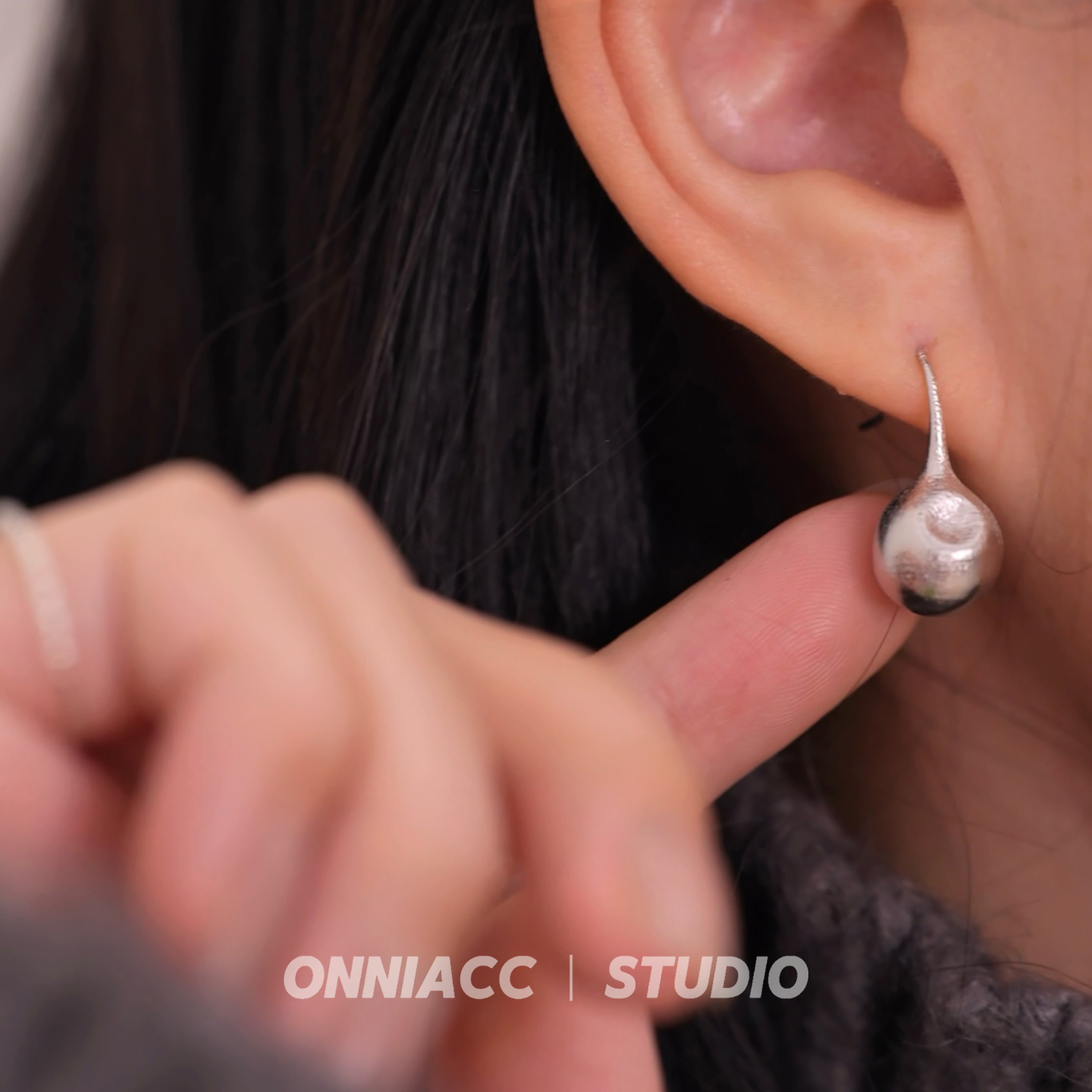 磨砂不规则圆球水滴耳环纯银