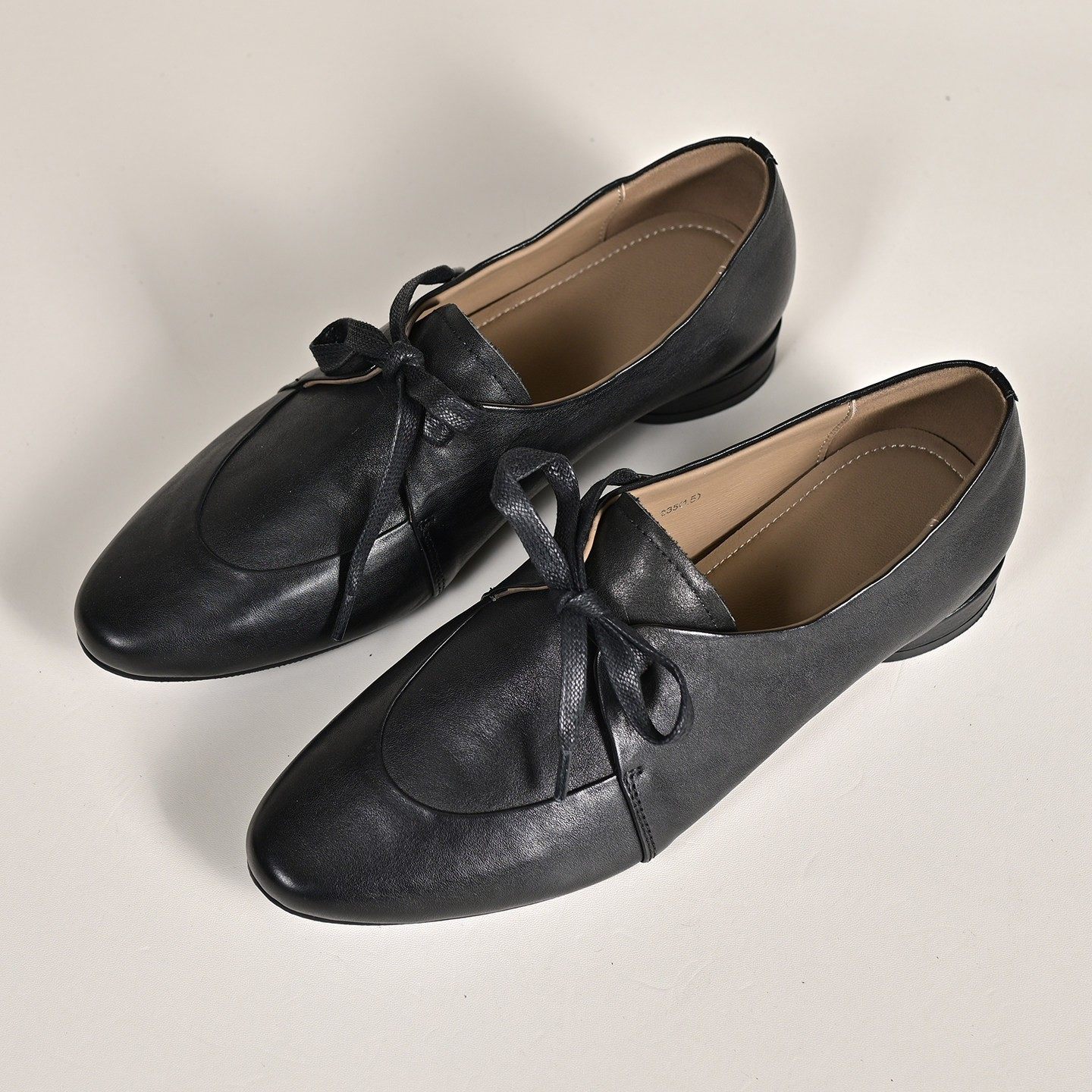 步享~黑色系带深口单鞋女2026春新款通勤尖头平底真皮软底小皮鞋,女鞋,深口单鞋,淘宝优惠券,粉丝福利购,淘宝优惠卷