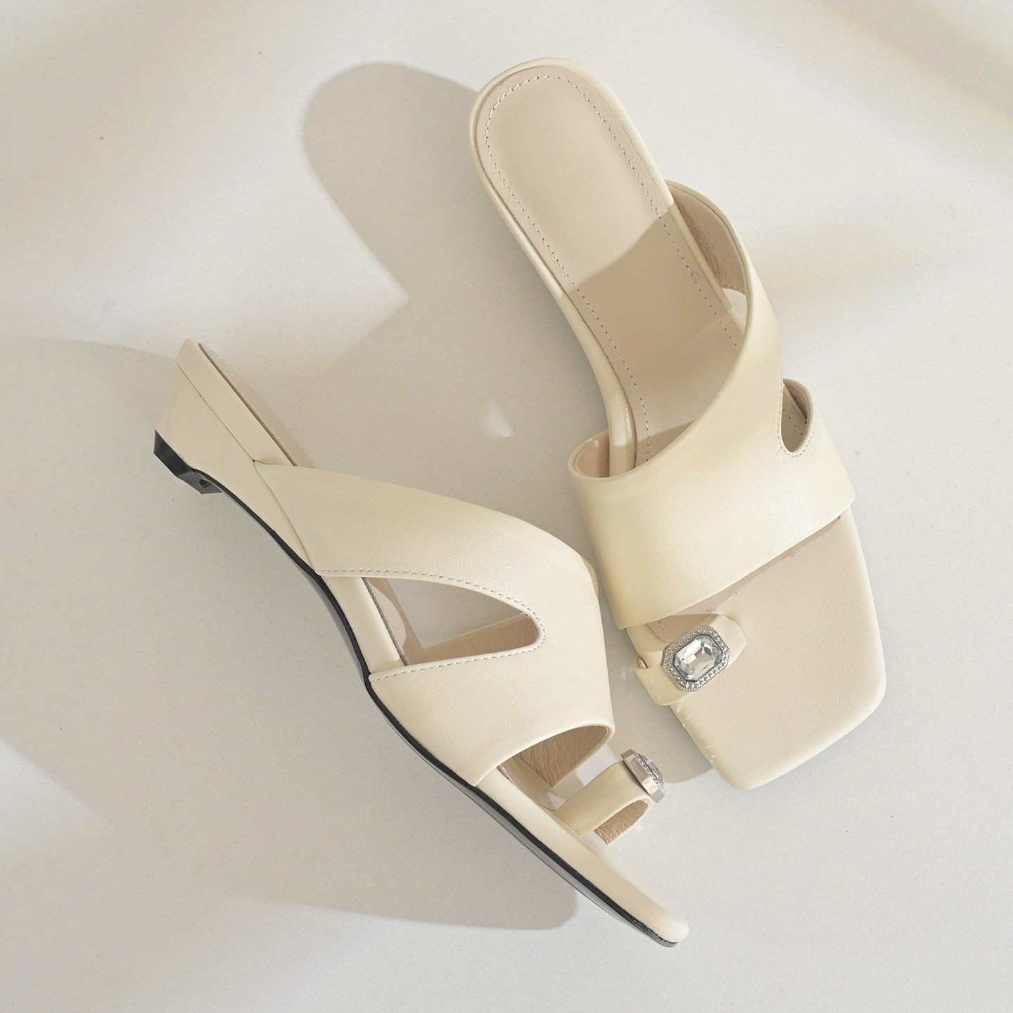 步享~法式羊皮水钻套趾拖鞋女夏外穿优雅方头平底真皮镂空凉拖鞋,女鞋,一字拖,淘宝优惠券,粉丝福利购,淘宝优惠卷