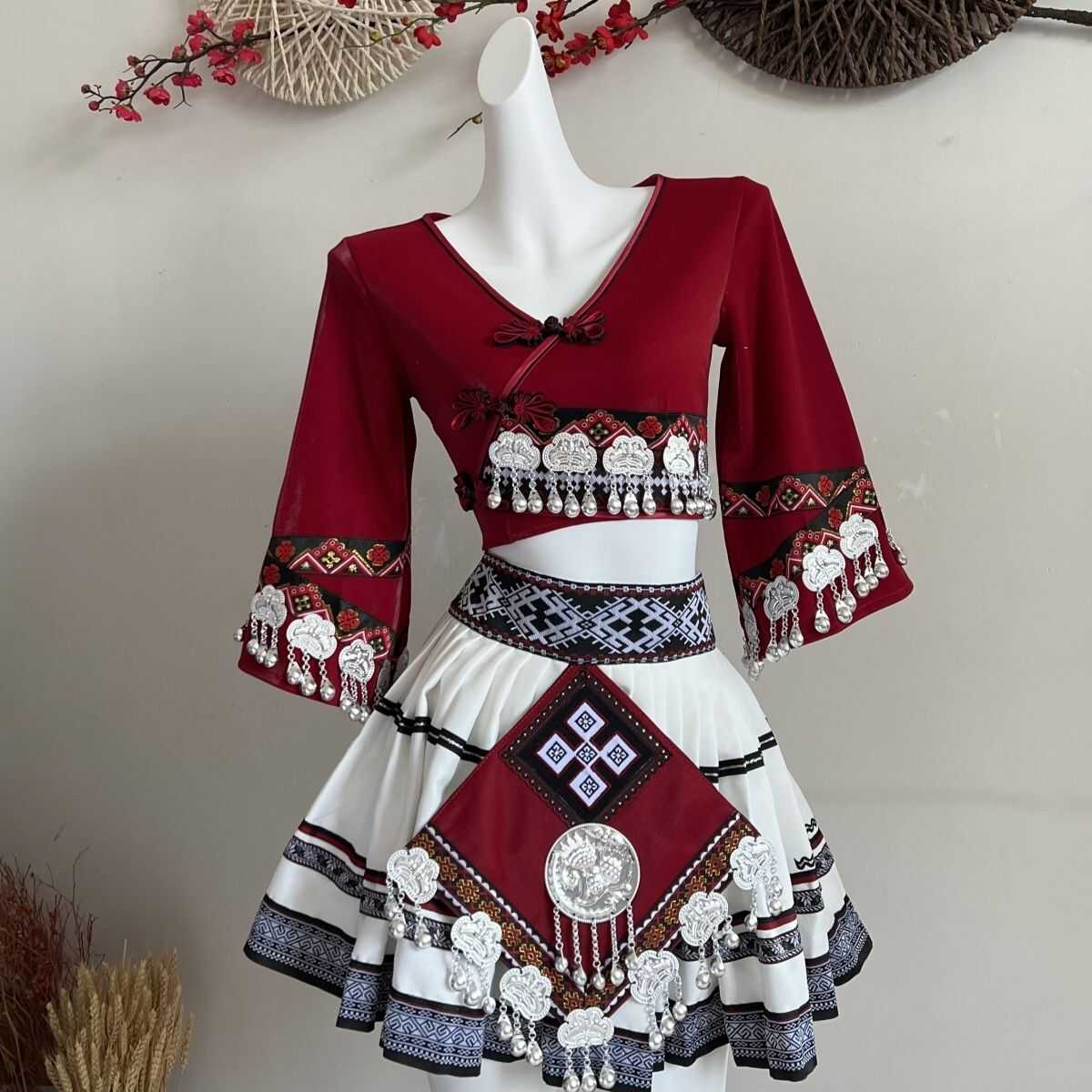 2024涤纶短群苗族服装