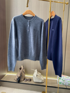 渠道好货秋冬新款 毛衣休闲百搭上衣 圆领套头开扣羊毛羊绒针织衫