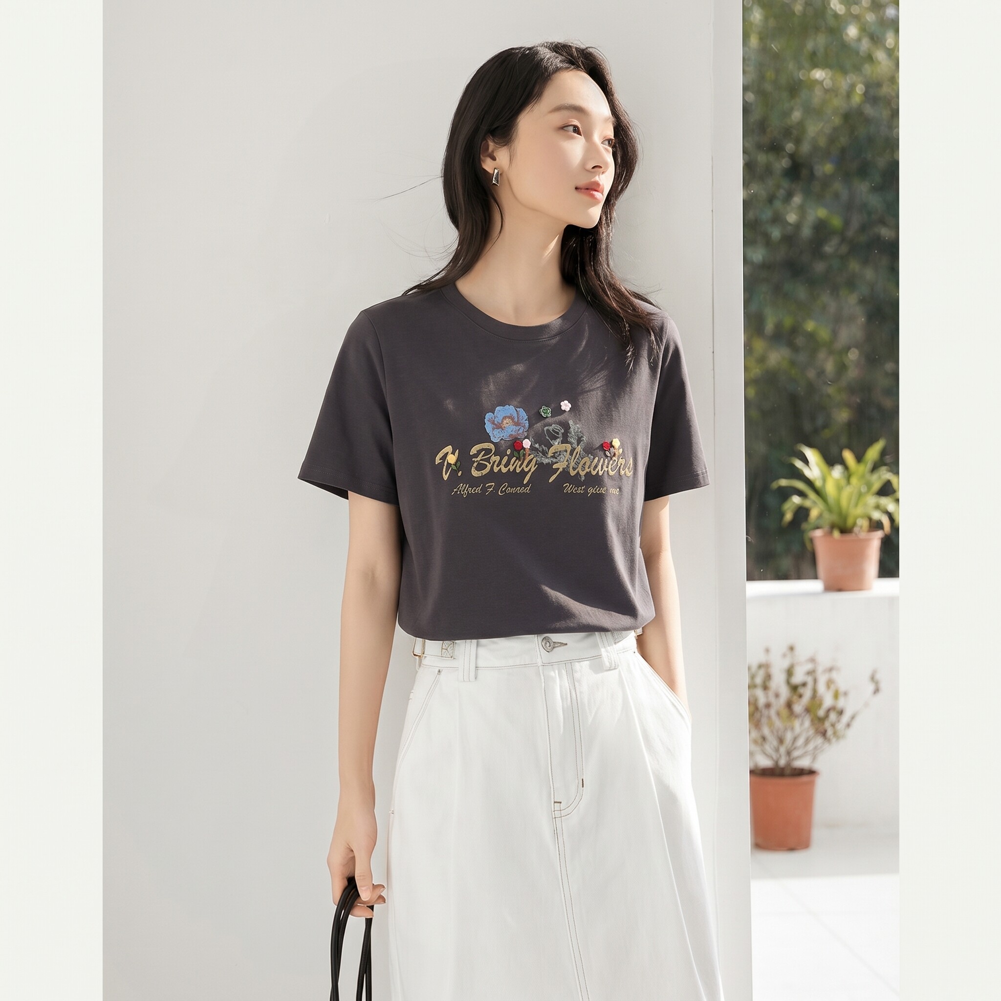 芭依璐2026夏季新款T恤女时尚复古显瘦纯棉绣花休闲套头短袖上衣