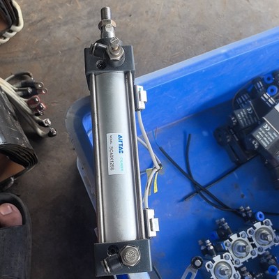 Air TAC 亚德客正品气缸SC40X125S