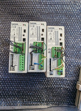 伦次变频器三台33.8202-e,220v0.75kw,成色