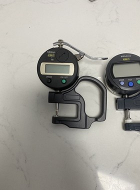 出Mitutoyo数显测厚表,黑色外观,圆形屏幕,操作简便,