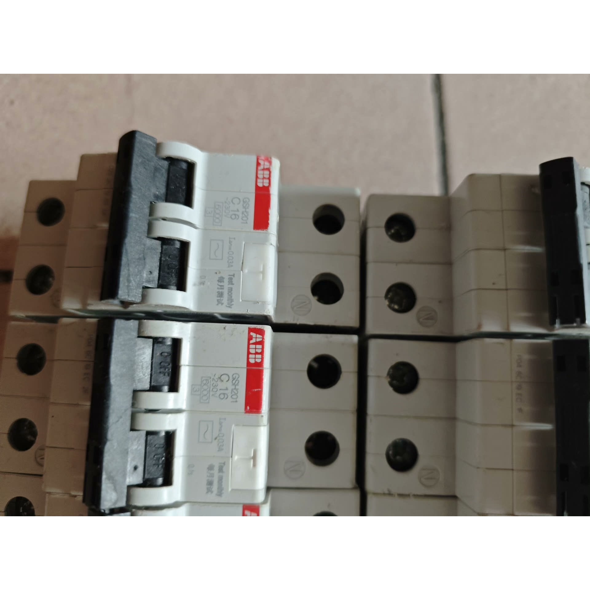 ABB漏电保护器GSH201拆机的