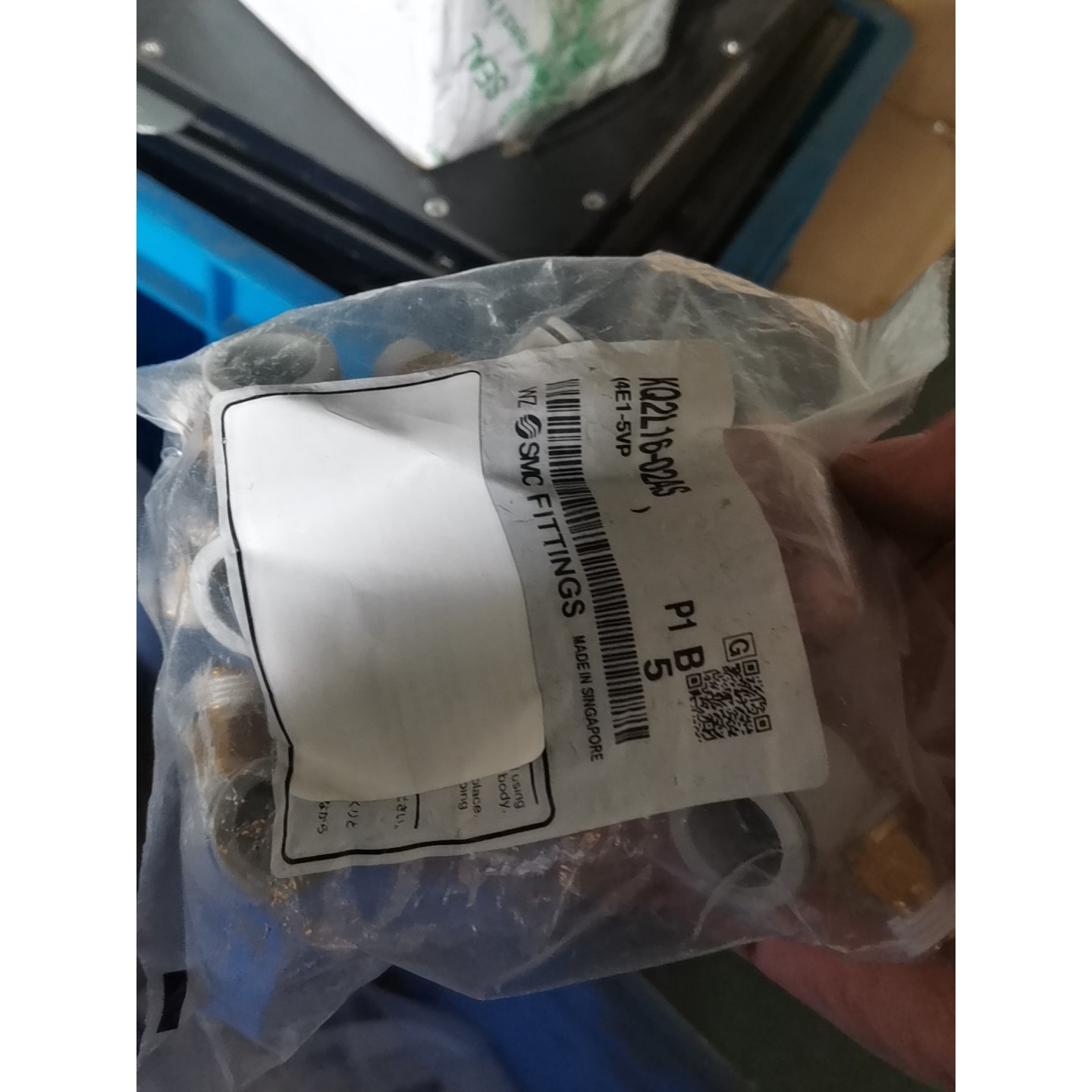 SMCSMC气动快插接头型号KQ2L16一02AS 有8个全